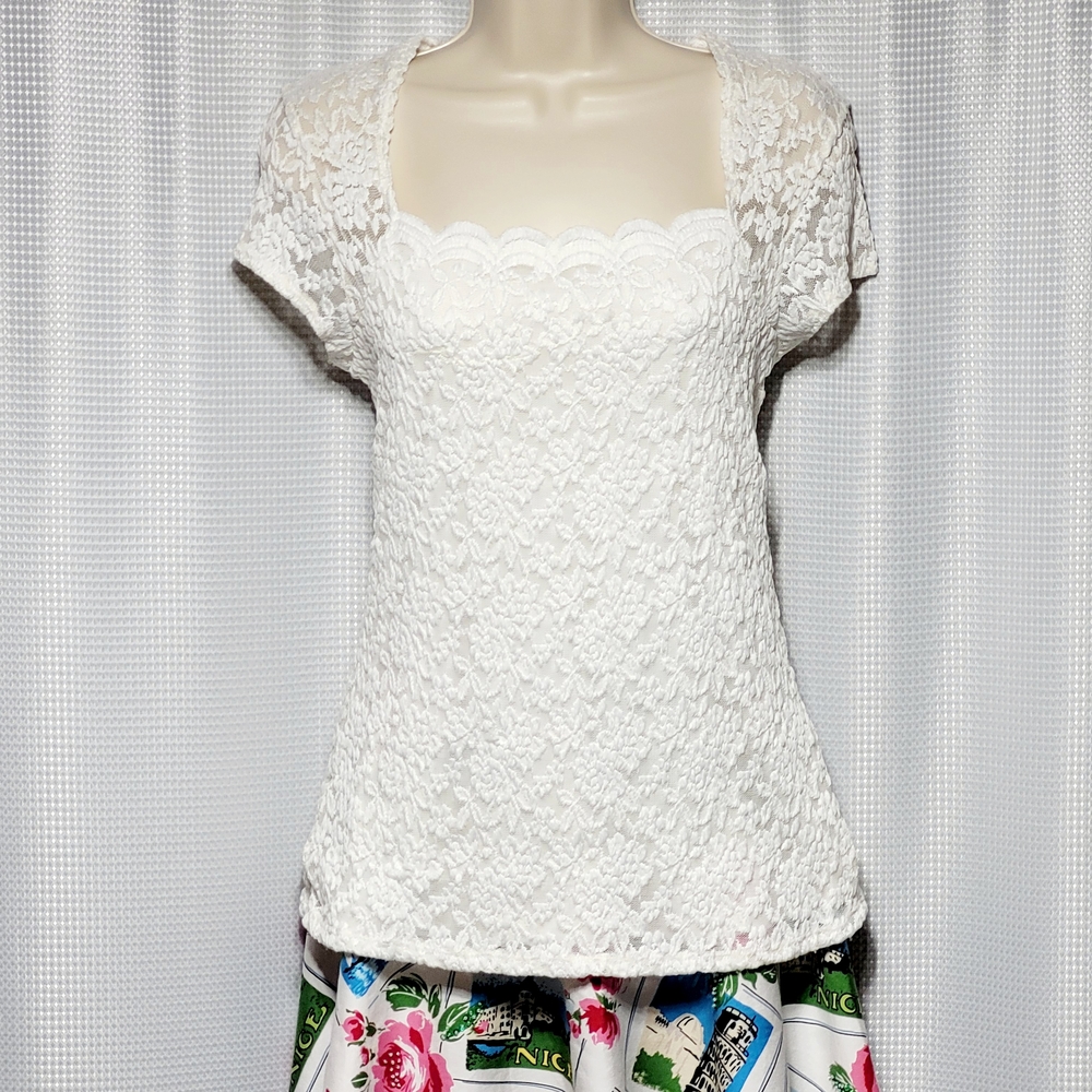 Dressbarn White Floral Embroidered Cap Sleeve Top Women's (S) Made in U.S.A.